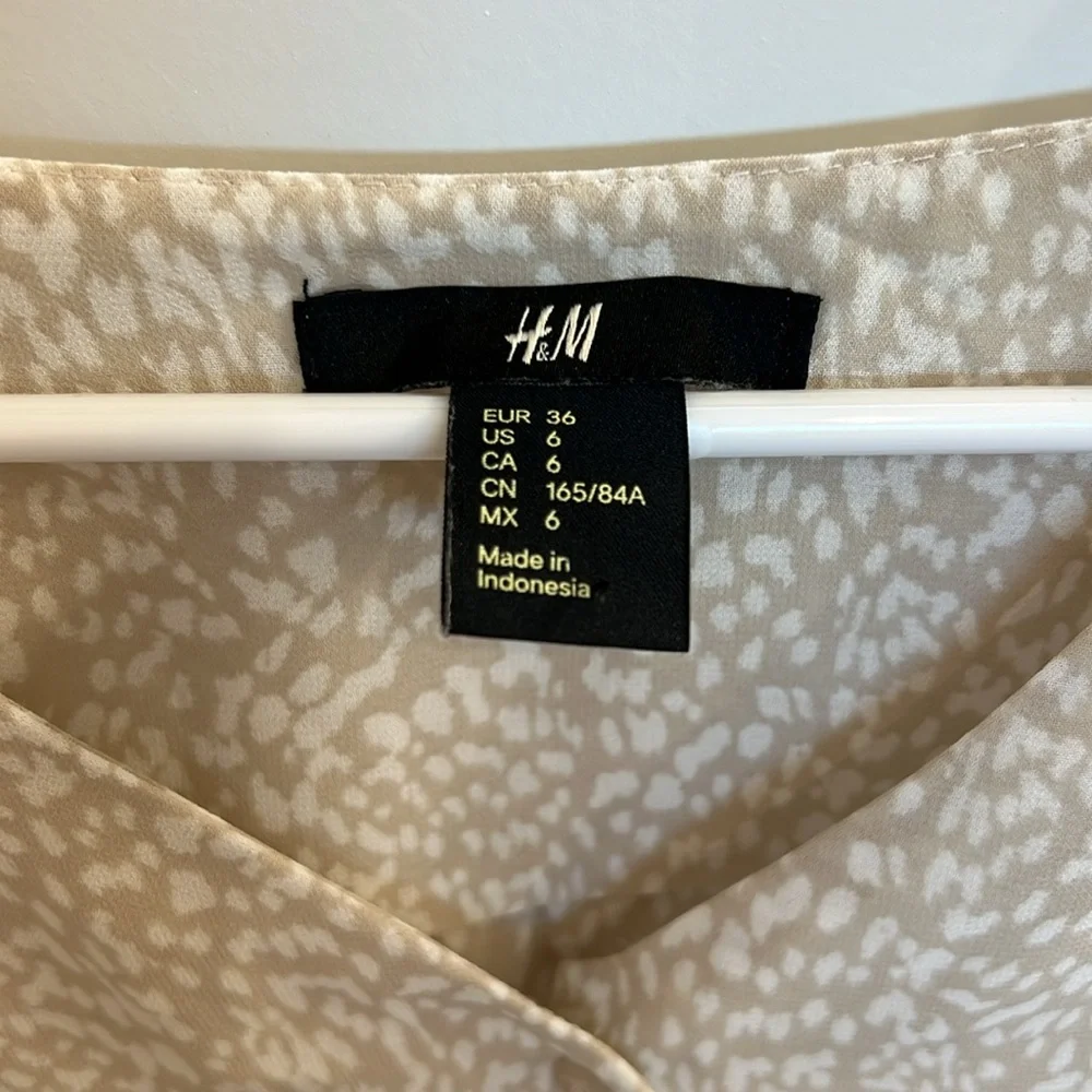 H&M blouse - Picture 3 of 5
